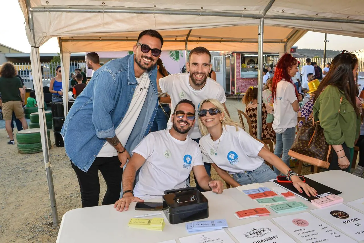 Οι εθελοντές μας στο τραπέζι εισιτηρίων της εκδήλωσης
